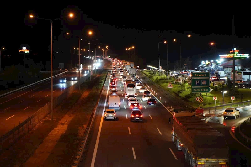 Bolu geçişinde trafik durma noktasına geldi
