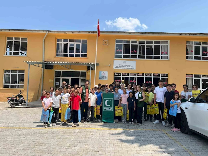 Üniversite öğrencilerinden köy okuluna anlamlı destek
