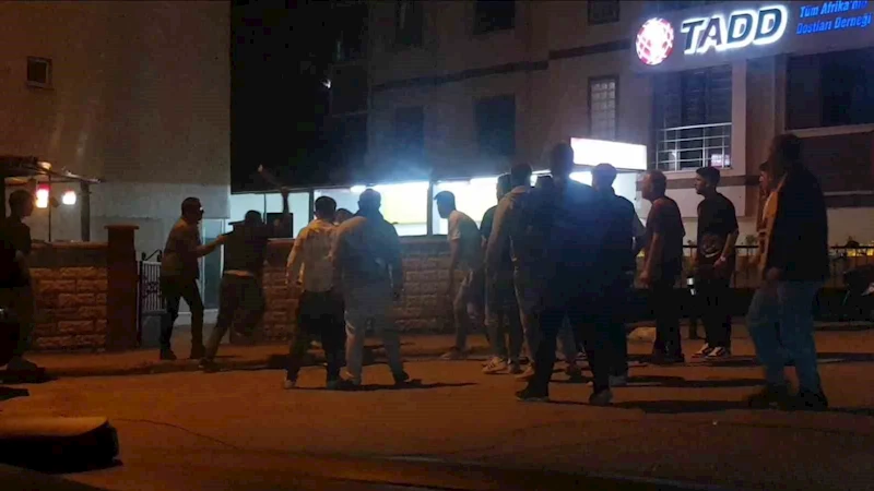 Karabük’te ’omuz atma’ kavgasında ıstaka, tekme ve yumruklar havada uçuştu
