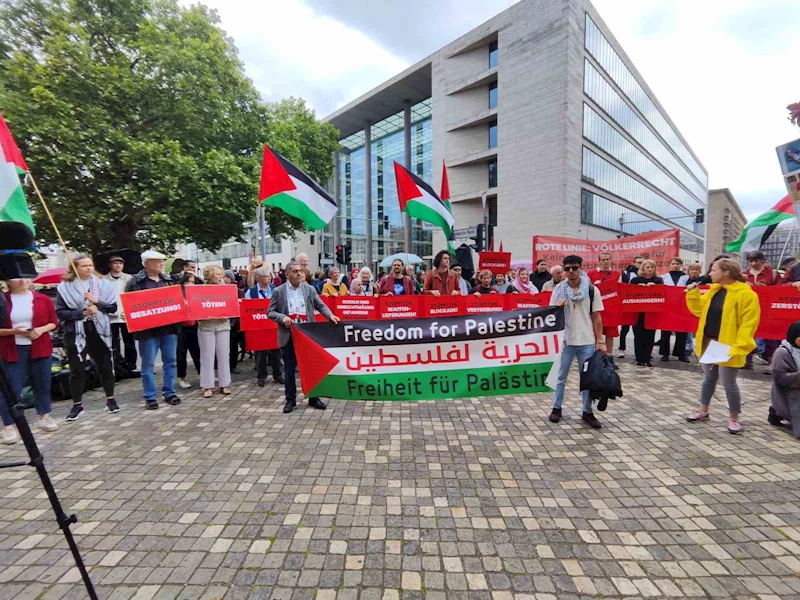 İsrail Dışişleri Bakanı Saar’a Almanya’da Gazze protestosu
