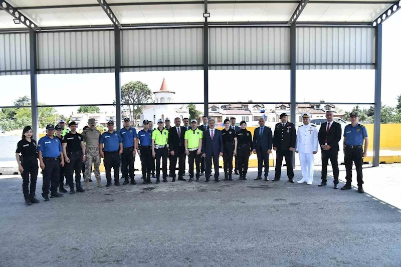 Tekirdağ Vali Vekili Güler görev başındaki polislerle bayramlaştı
