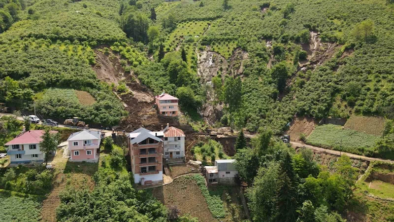Trabzon’da heyelan: 5 ev tehlike altında
