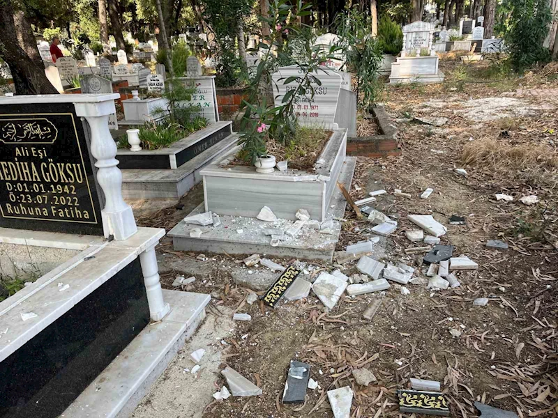 Bayram arifesinde mezarlığa gelen vatandaşlar hayatlarının şokunu yaşadı
