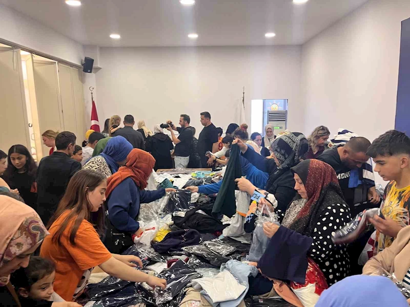 AK Parti Büyükçekmece Teşkilatı bayram öncesinde çocukları unutmadı
