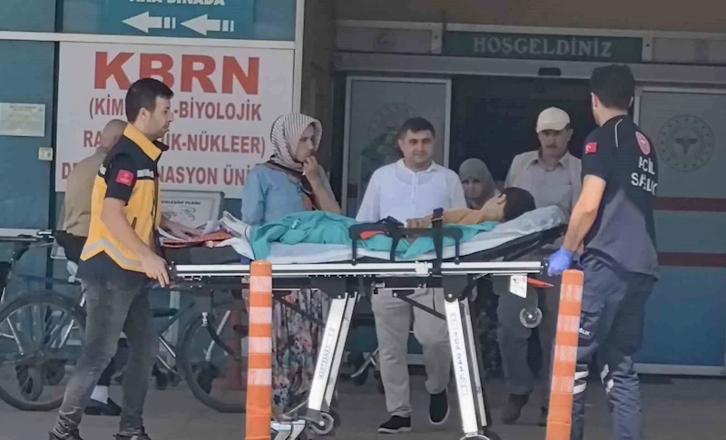 Bıçağın üzerine düşen çocuk ağır yaralandı
