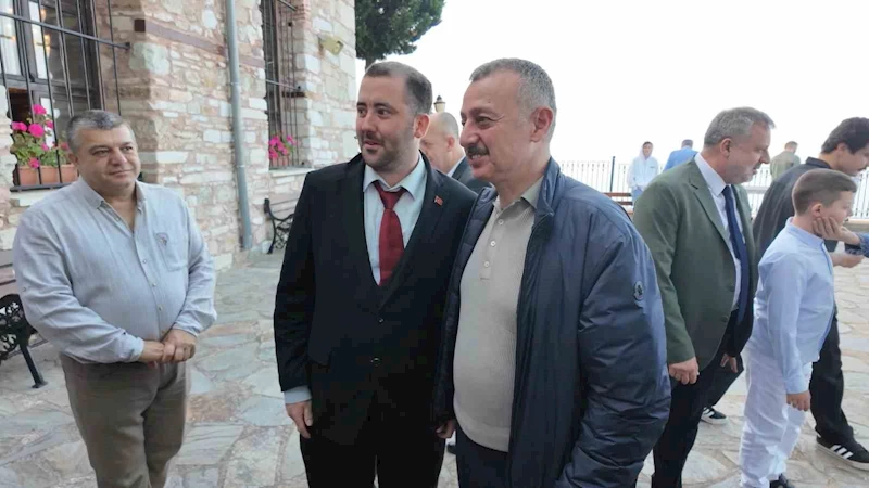 Bayram namazını 693 yıllık ecdat yadigarı camide kılan Büyükakın: 