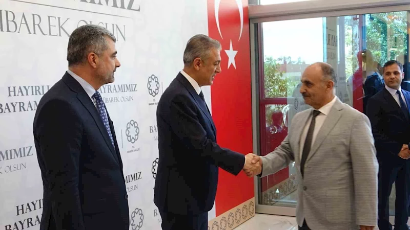 Mardin’de farklı dine mensup vatandaşlar bayramlaşma programında buluştu
