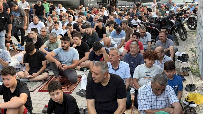 Adana’da Kurban Bayramı namazı kılındı
