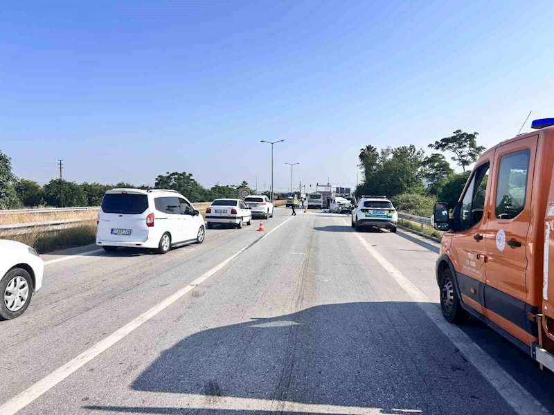 Hatay’da kamyon 3 aracı biçti: 1 ölü, 10 yaralı
