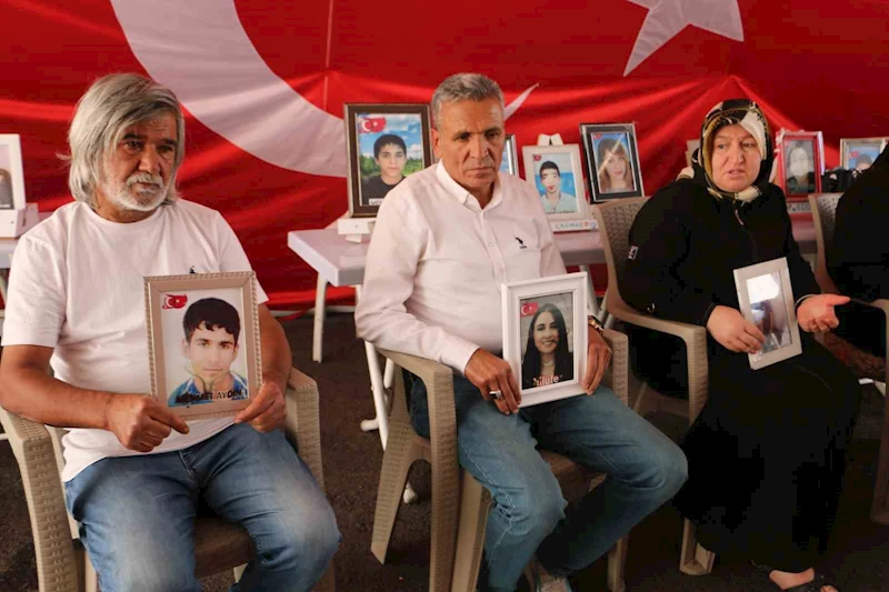 Diyarbakır anneleri bayramda da çadırdan ayrılmadı, eylemlerine devam etti
