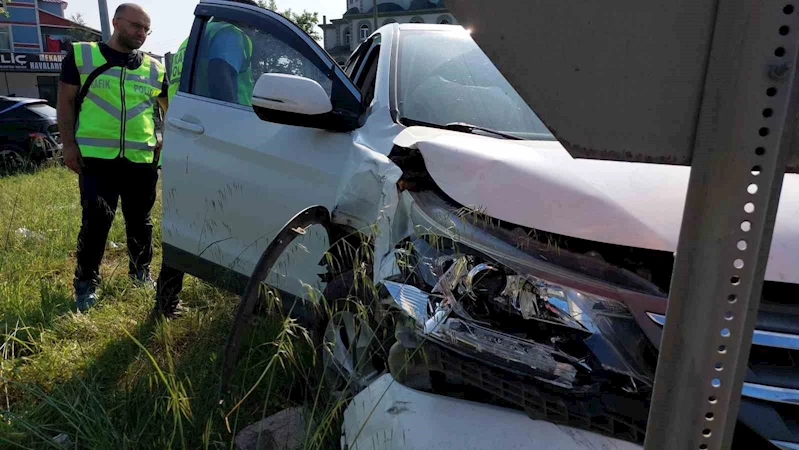Samsun’da kavşakta 2 otomobil çarpıştı: 2 yaralı

