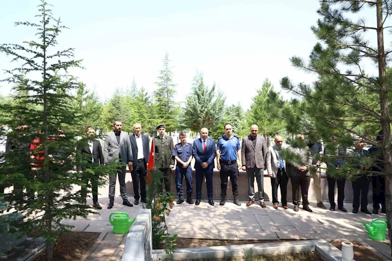 Alaca protokolü bayramda şehitleri unutmadı
