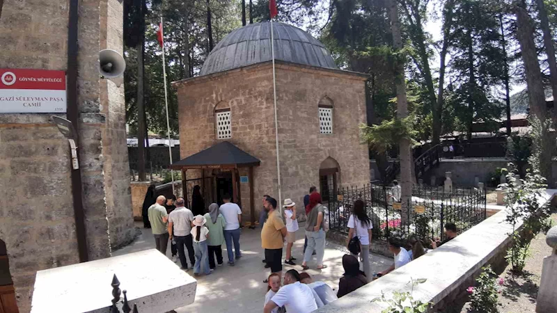 Akşemseddin Hazretleri Türbesine bayram tatilinde yoğun ilgi
