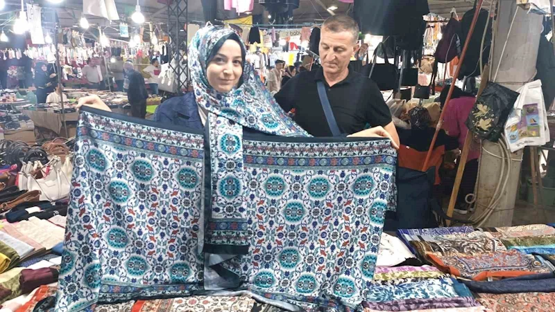 Kütahya’nın çini deseni şallarla buluştu
