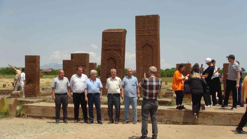 Açık hava müzesi Ahlat’ta Kurban Bayramı yoğunluğu yaşanıyor
