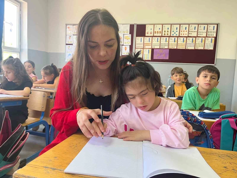 Down sendromlu diye okula gönderilmedi, bir öğretmen hayatını değiştirdi
