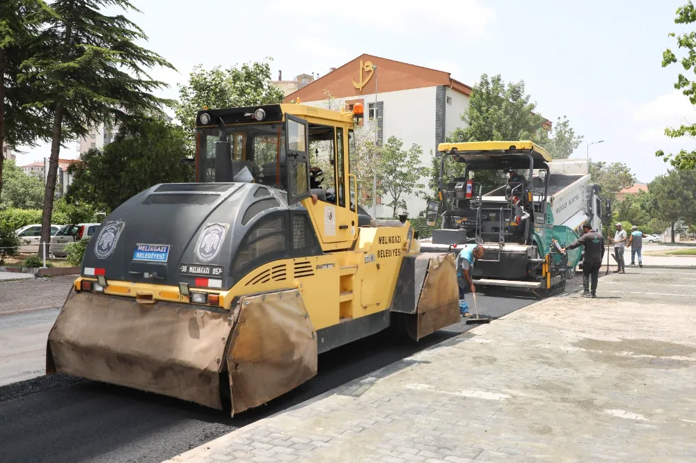 Melikgazi Belediyesi, 17 bölgede yol çalışması yapıyor