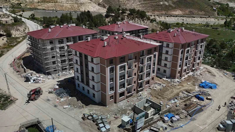Asrın felaketinden etkilenen Sivas’ın ilçesinde afet konutları hızla yükseliyor
