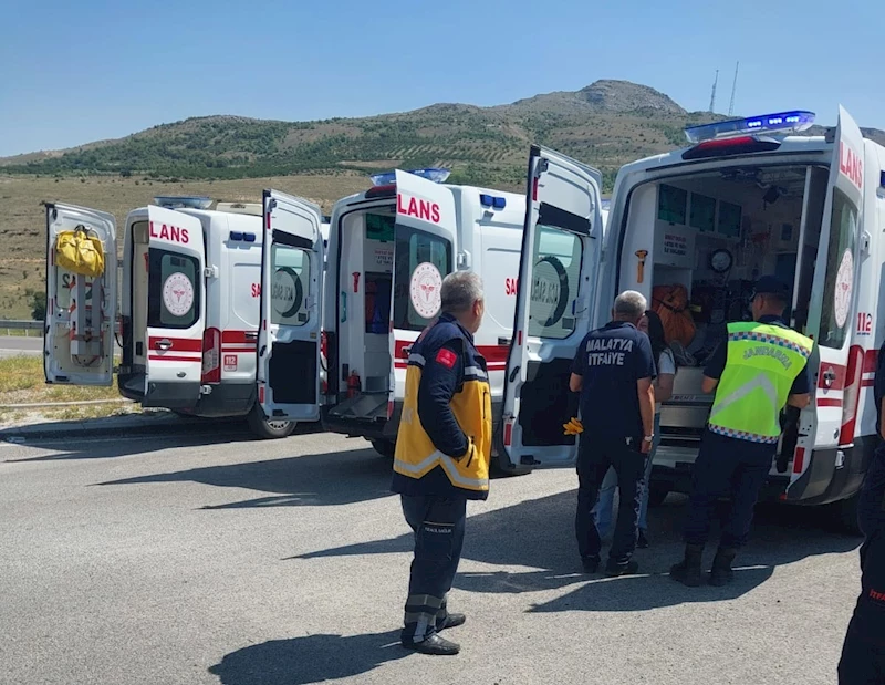 Malatya’da iki otomobil çarpıştı: 4 yaralı
