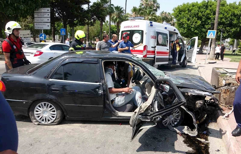 Otomobil ve motosikletler çarpıştı: 1’i ağır 3 yaralı
