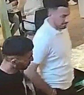 Çeşme’de sandalyeler havada uçuştu
