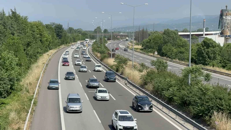Dönüş göçü başladı: Trafik durma noktasına geldi
