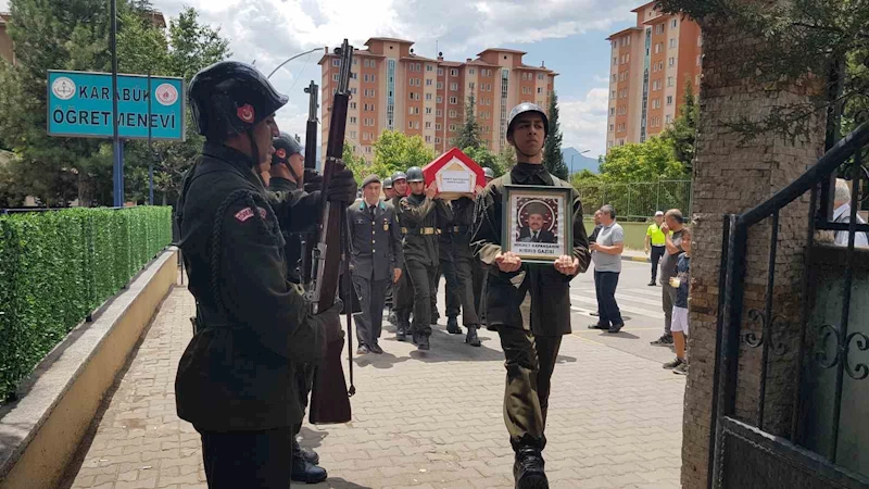 Kıbrıs gazisi toprağa verildi
