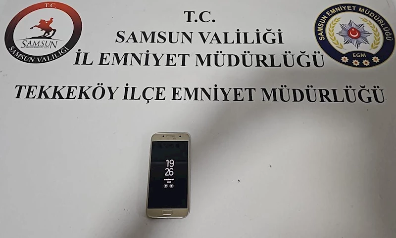 Ehliyet sınavına girerken göğüs kafesinin çukuruna gizlediği cep telefonuyla yakalandı
