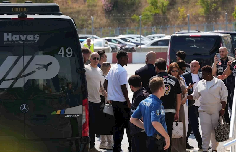 Jhon Duran, İstanbul’a geldi
