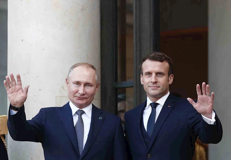 Putin ile Fransız mevkidaşı Macron arasında yaklaşık 3 yılın ardından ilk görüşme
