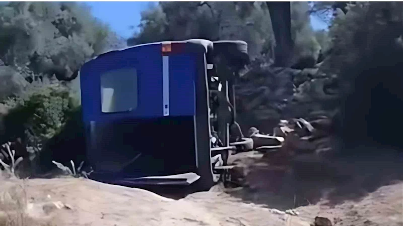 Freni tutmayan minibüs devrildi: 6 yaralı
