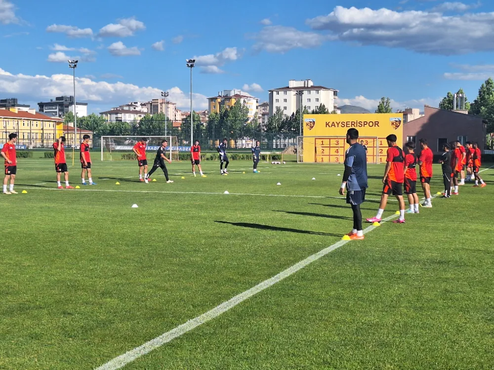 Kayserispor sezonu açtı- Gisdol transfer çalışmaları hakkında konuştu 