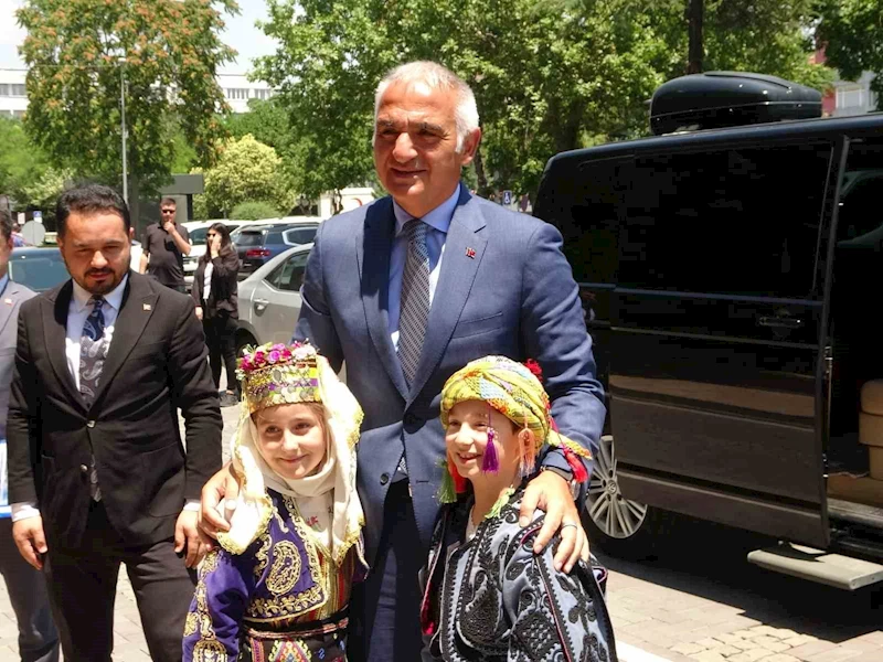 Bakan Ersoy, Ulubey Kanyonu ve Blaundus Antik Kenti’ni ziyaret etti
