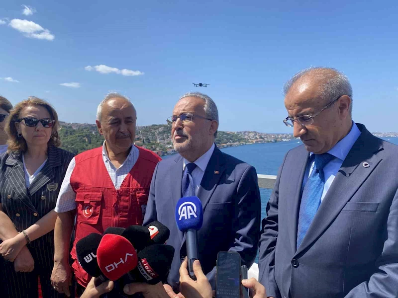 15 Temmuz Şehitler Köprüsü’ne dev Türk bayrağı asıldı
