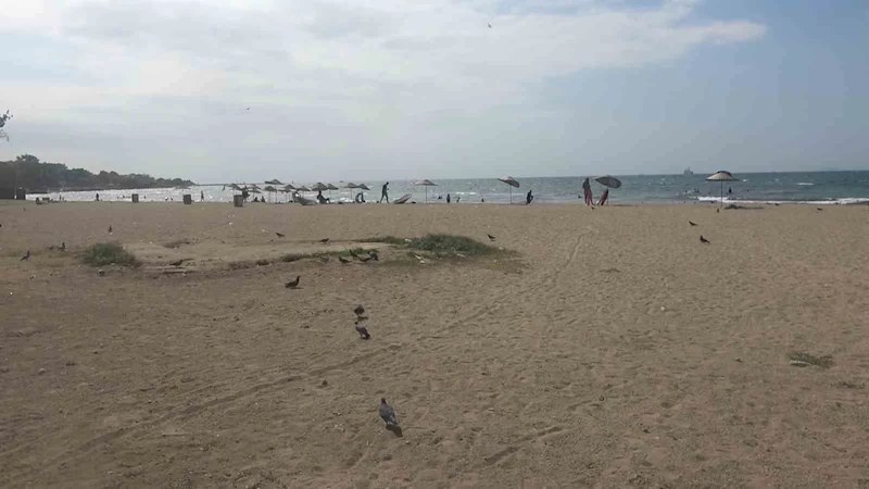Yalova’da denizde boğulma tehlikesi geçiren çocuğu vatandaşlar kurtardı
