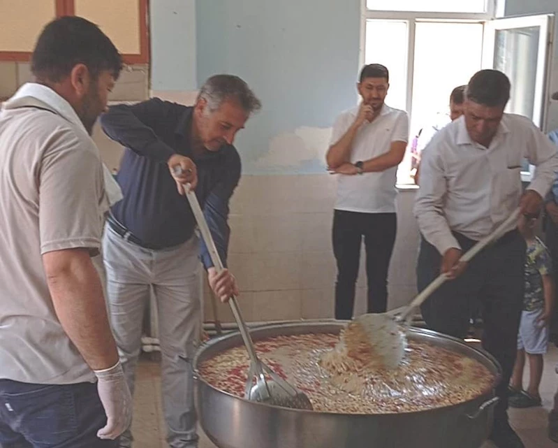 Hisarcık Kutluhallar köyünde 15 yıldan beri aşure geleneği sürdürülüyor
