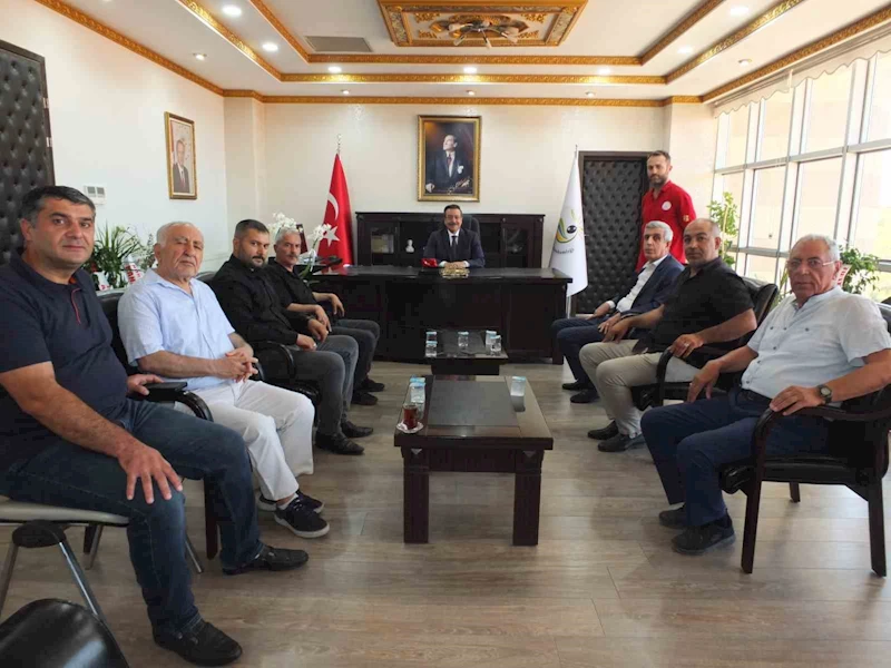 Burhaniye’de Elazığlılar Kaymakam Atilla’yı ziyaret etti
