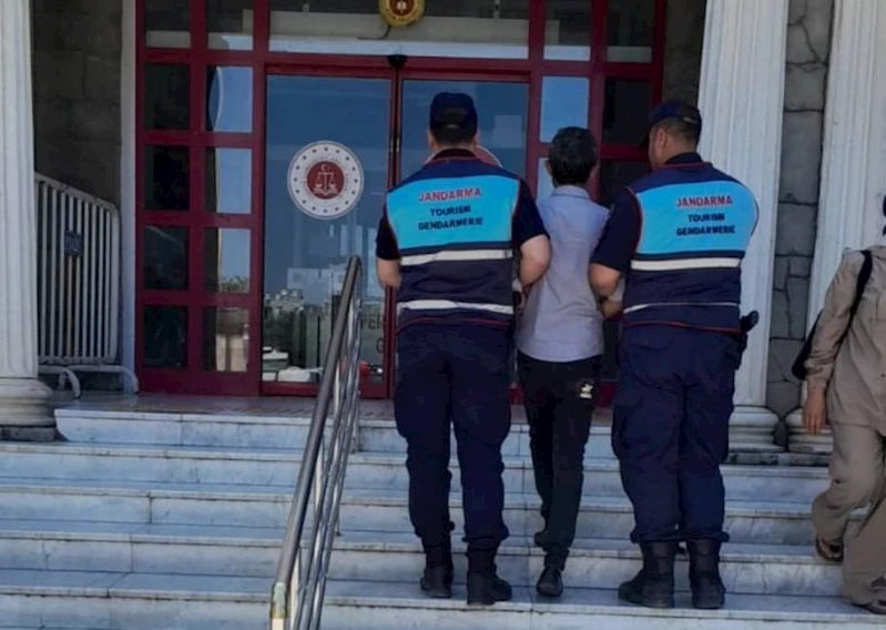 Hapis cezasıyla aranan şahıs jandarmadan kaçamadı
