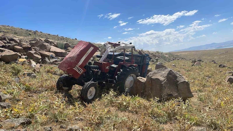 Bulanık’ta traktör uçuruma yuvarlandı: 1’i ağır 3 yaralı
