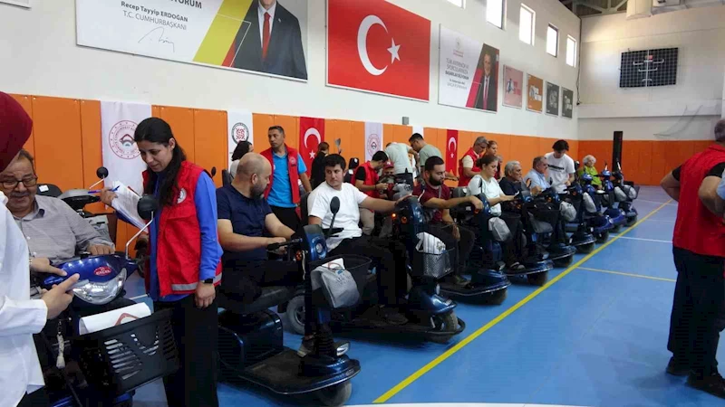 Adıyaman’da 41 akülü sandalye depremzede vatandaşlara teslim edildi
