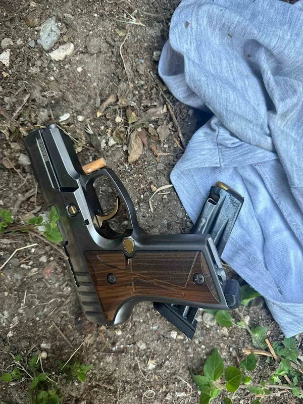 Bakırköy’de motosikletli saldırganlar 2 iş yerini kurşunladı
