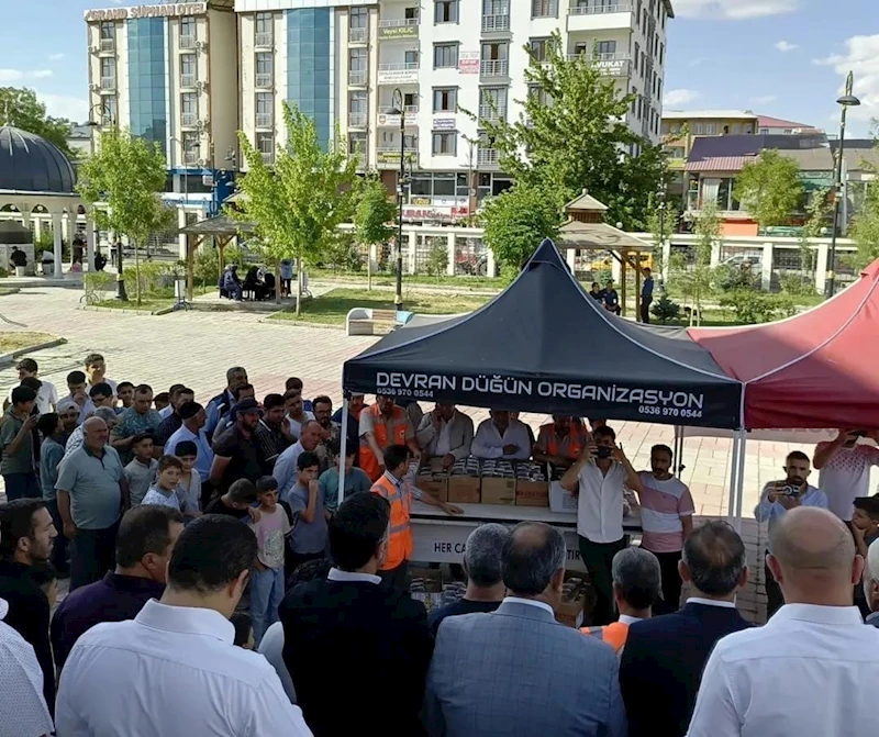 Patnoslular Recep Tayyip Camii’nde aşurede buluştu
