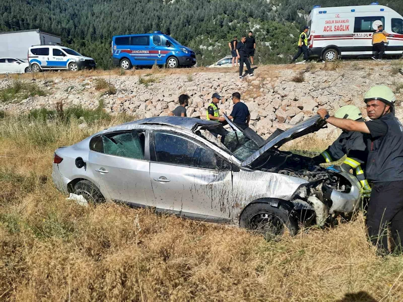 Devrilen otomobilde anne, bebeği ve kız kardeşi hayatını kaybetti
