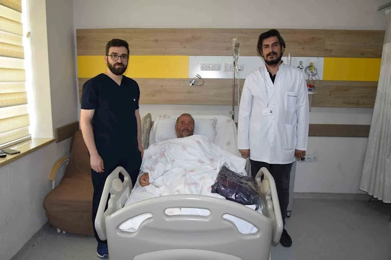 Bayburt’ta kalp yetersizliğiyle 4 senedir mücadele eden hastaya şoklama özelliği bulunan kalp pili takıldı
