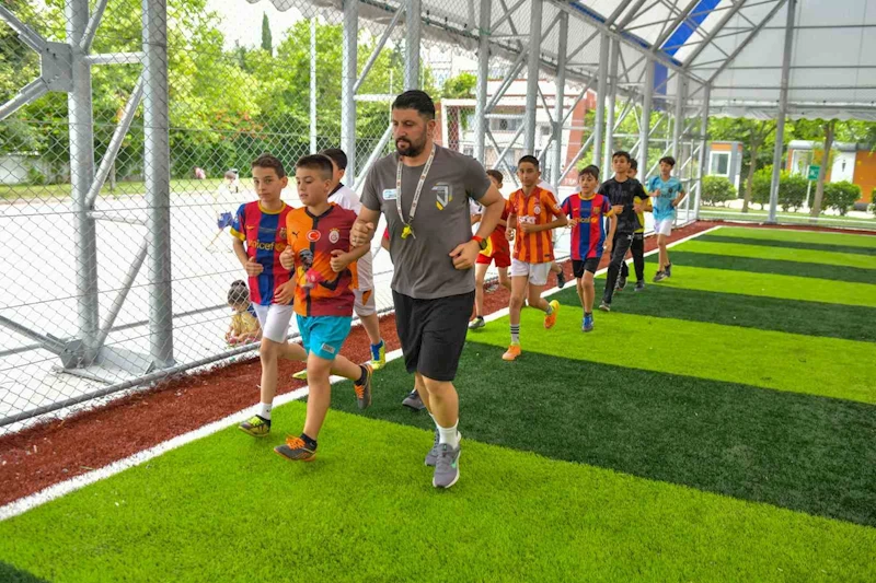 Esenyurt’ta yüzlerce çocuk yaz spor okullarında sporla buluşuyor
