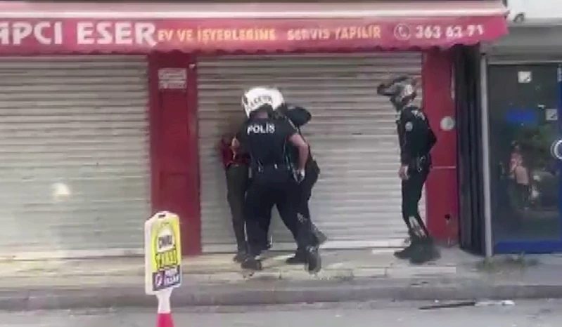 Elinde bıçakla rahatsızlık veren şahıs, etkisiz hale getirildi
