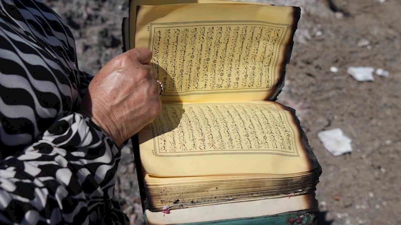 Kül olan evlerinden kalan tek şey Kur’an-ı Kerim
