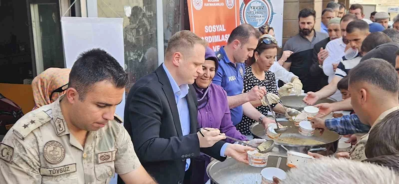 Bulanık Kaymakamlığından 3 bin kişiye aşure ikramı

