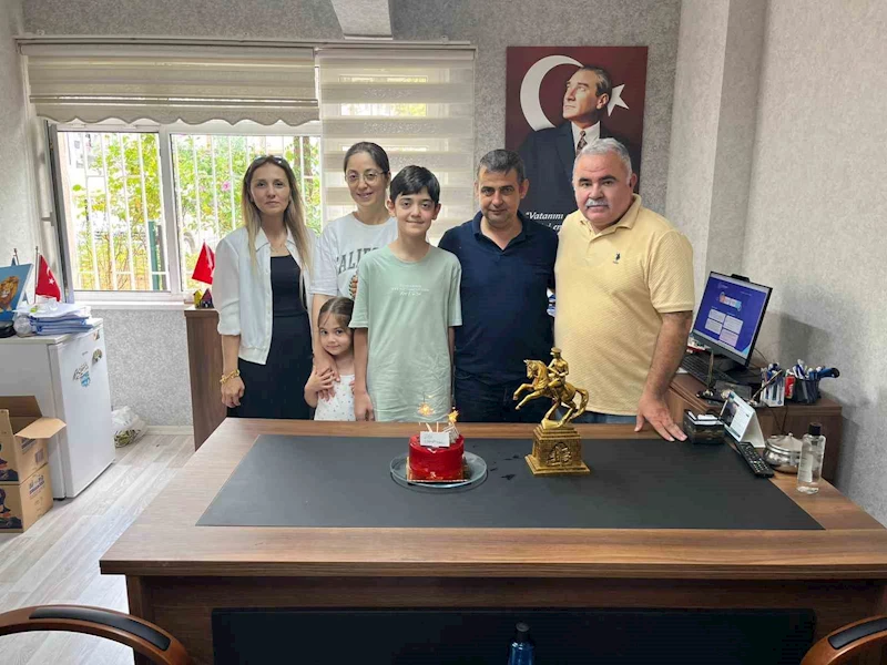 Bafra’da LGS Türkiye birincisine pastalı kutlama
