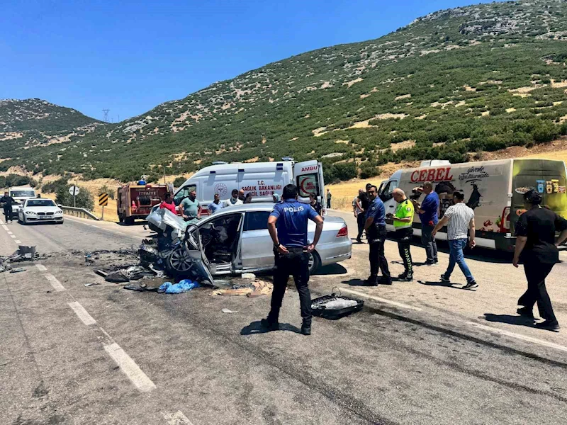 Isparta’da 2 otomobil çarpıştı: 1 ölü, 9 yaralı
